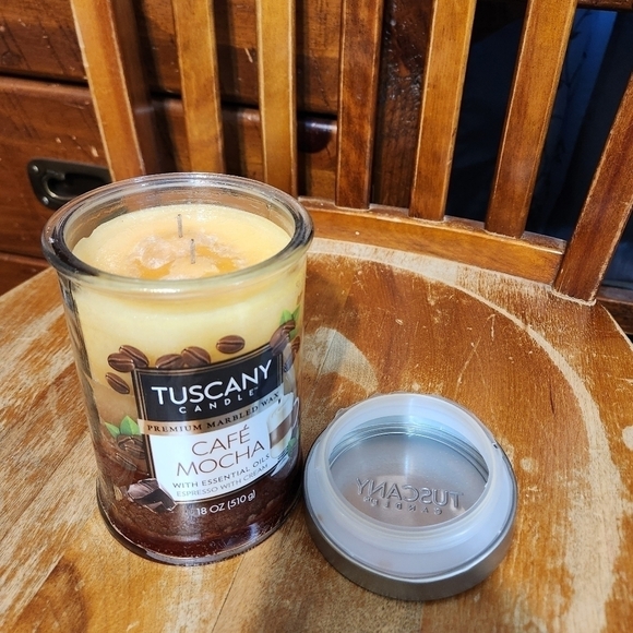 Tuscany Candle 18oz - Picture 4 of 4